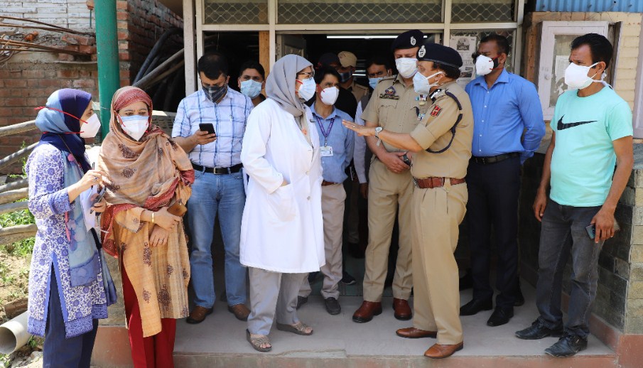 V. K. Singh visit Covid Care Centres in Srinagar
